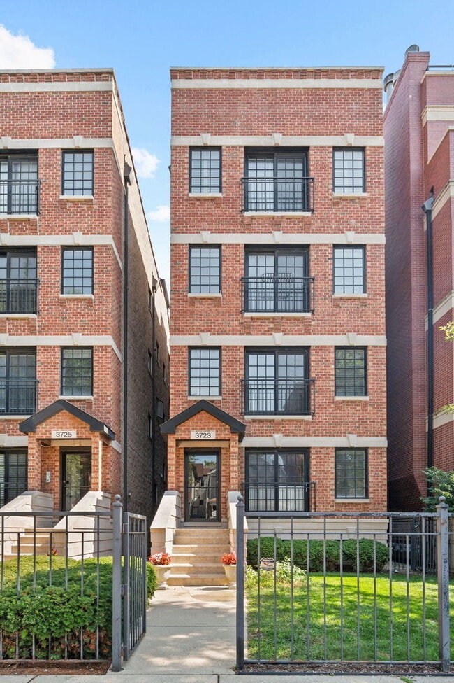 Primary Photo - 3723 N Wilton Ave