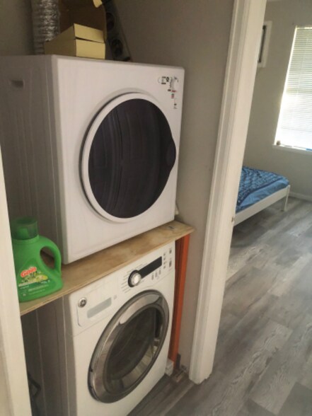 Building Photo - 457 S Memphis Way