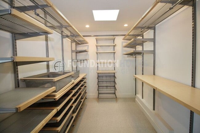 Building Photo - 107 Bretano Way