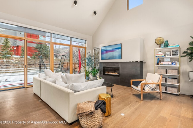 Building Photo - 113 Valley Ct