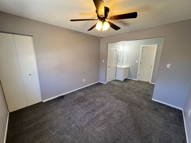 Building Photo - Spacious Split-Level Duplex in Lee’s Summit