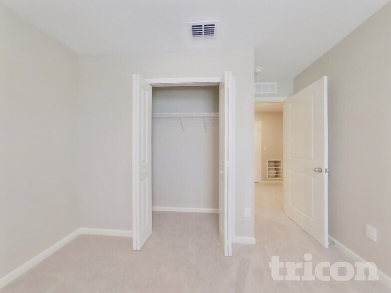 Building Photo - 2915 Grand Finale St