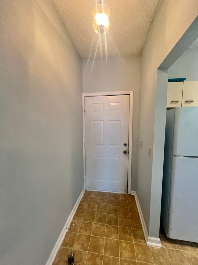 Building Photo - 1BR Central College Rd across from UNCW. C...