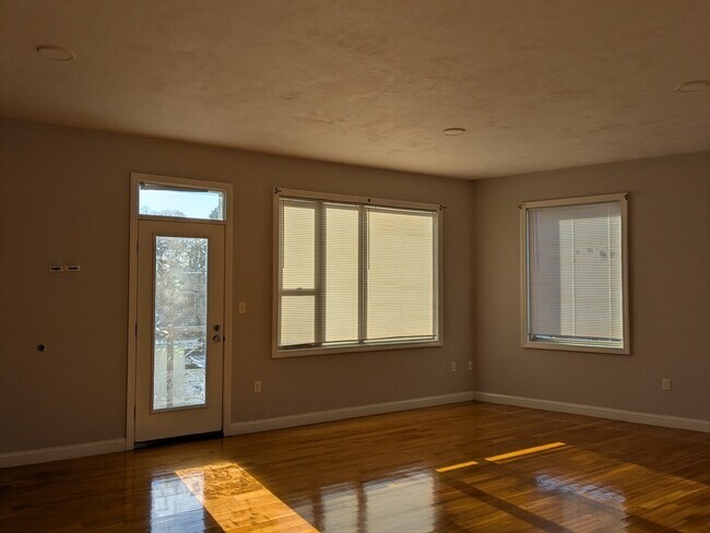 Building Photo - 8 Banton St