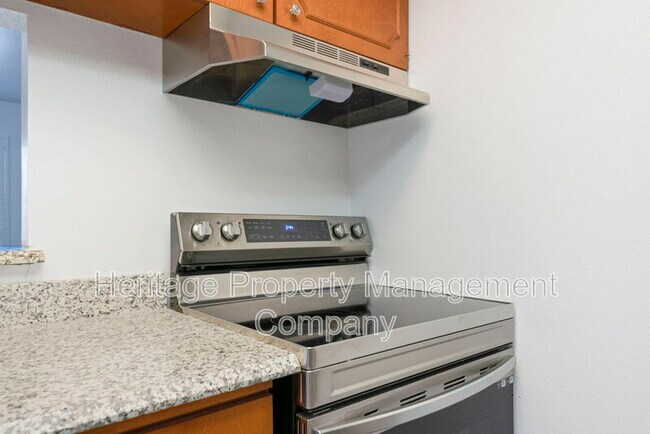 Building Photo - 8401 N New Braunfels Ave