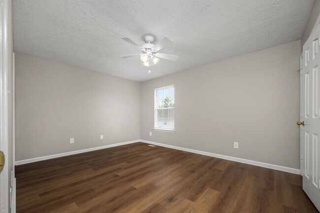 Building Photo - Hamlet Square Townhomes -2304A
