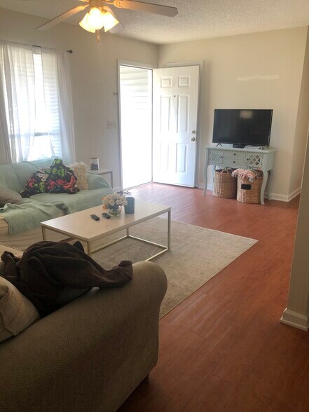 Living room - 224 Cook St