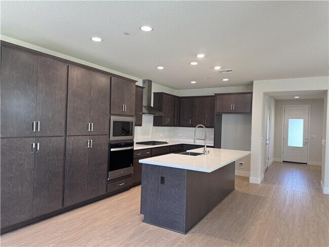 Building Photo - 140 Labrusca Dr