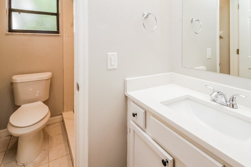 Building Photo - 3028 Dikewood Ct