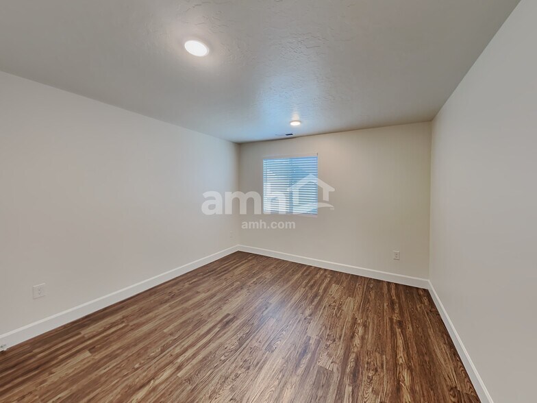 Building Photo - 6744 N Silver Gate Dr