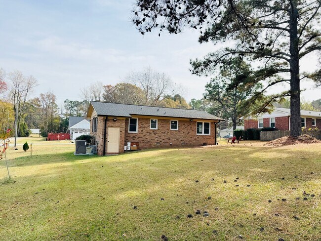 Building Photo - 900 6th St