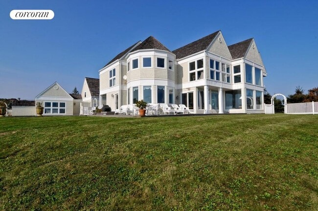 Building Photo - 390 Old Montauk Hwy