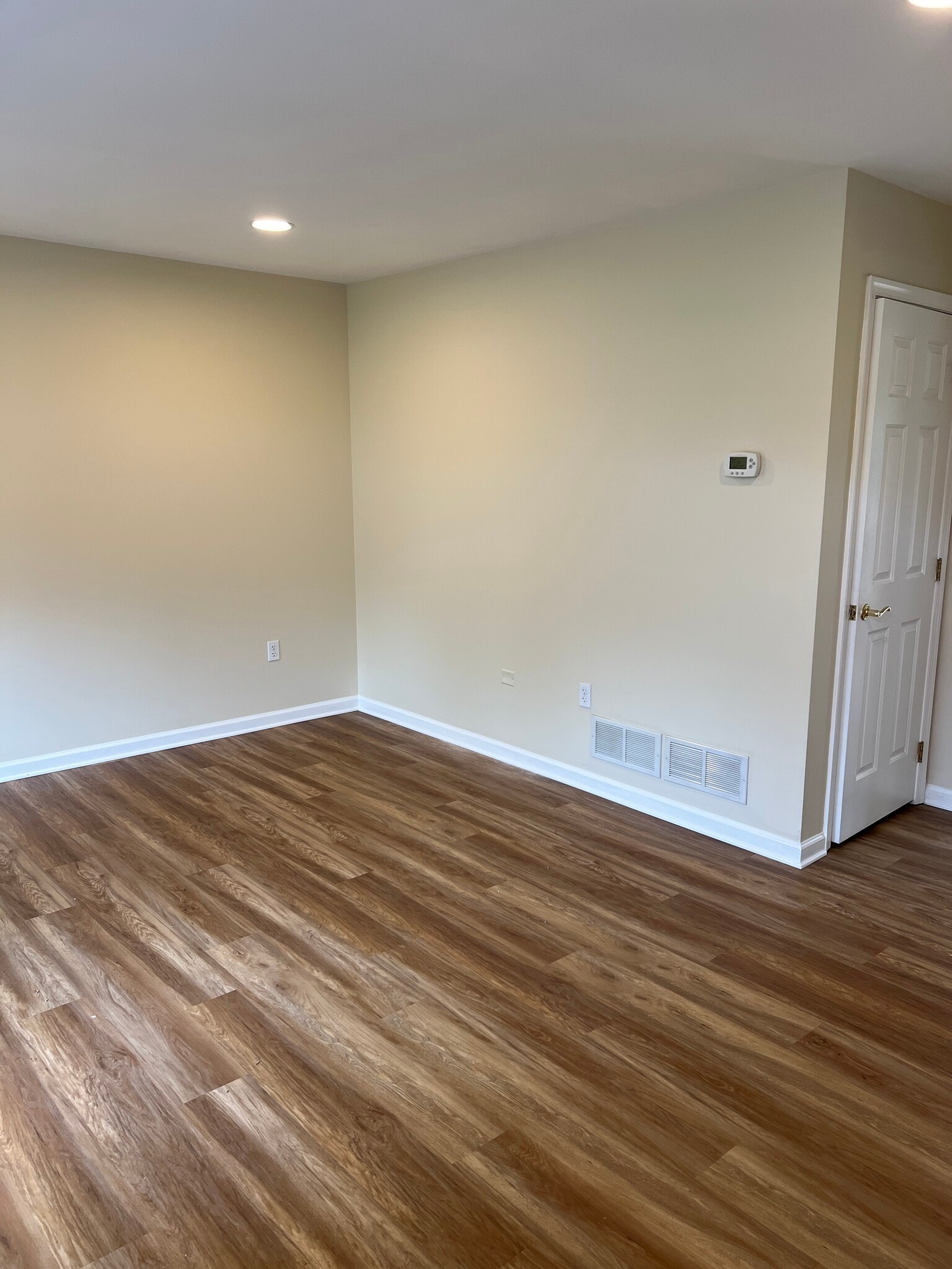 Building Photo - 4171 Kittatinny Dr