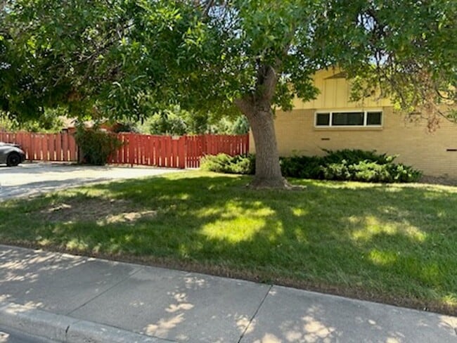 Building Photo - 3006 Butternut Dr