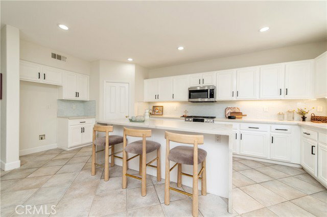 Building Photo - 3 Birchwood