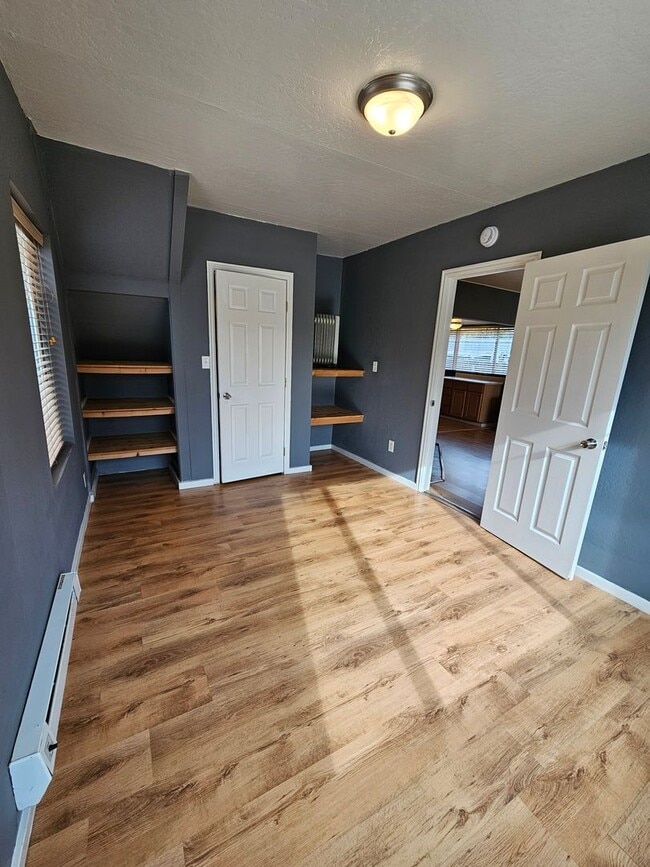 Building Photo - 2206001