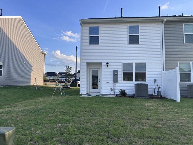 Building Photo - 370 Freestall Dr