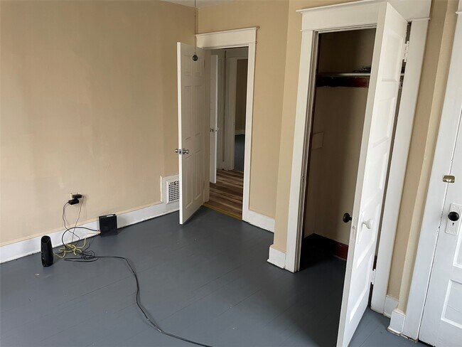 Building Photo - 14 Merrill St