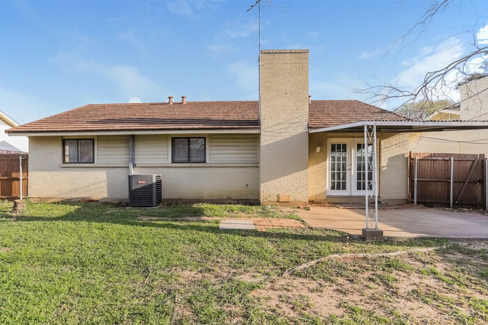 Building Photo - 2614 Chevy Chase Dr