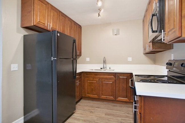 Primary Photo - Trojan Apartments