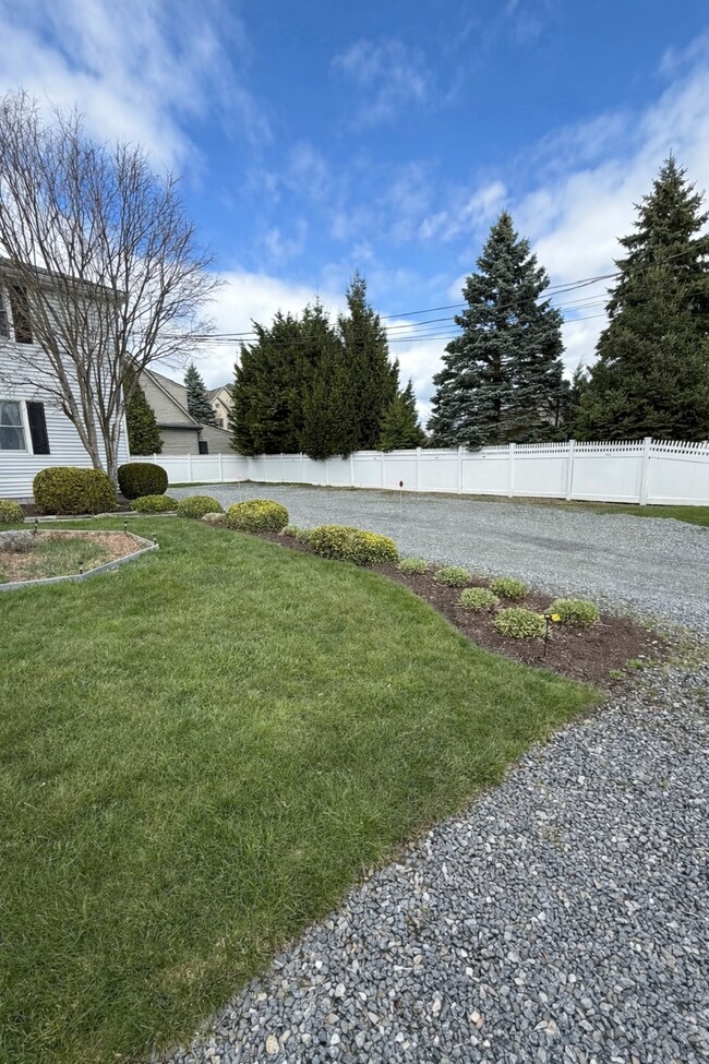 Building Photo - 1063 Tacoma St