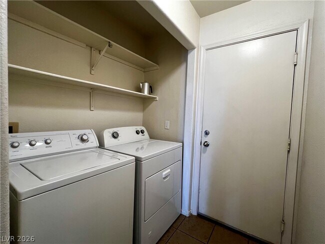 Building Photo - 7100 Village Shore Ct
