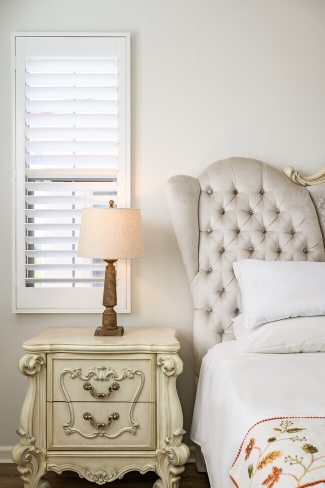 Building Photo - 110 Sugar Cane