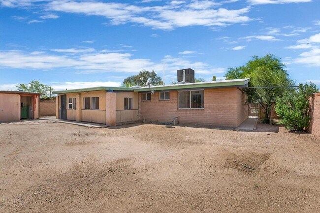 Building Photo - 7398 N Patriot Dr