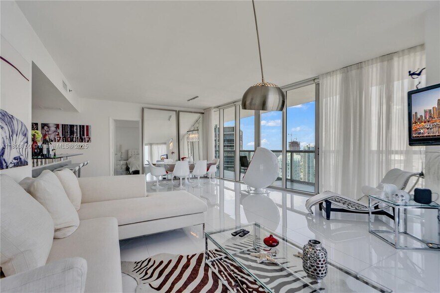 Building Photo - 465 Brickell Ave