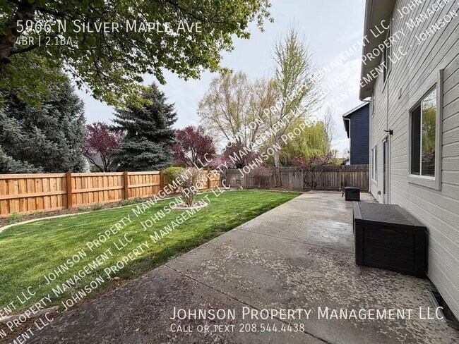 Building Photo - 5966 N Silver Maple Ave