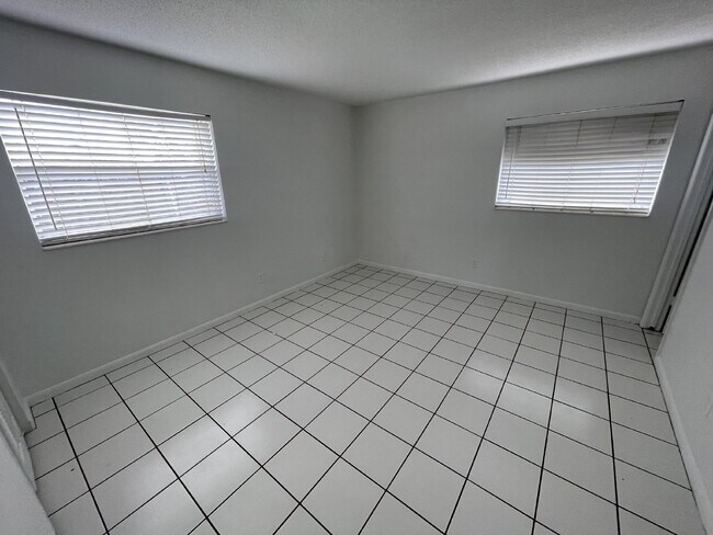 Building Photo - 2-bedroom, 2-bathroom Duplex available.