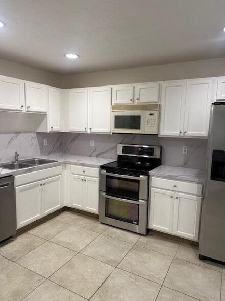 Building Photo - 6109 Reynolds St