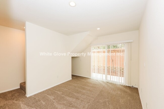 Building Photo - 3 Bedroom with Loft Irvine Home