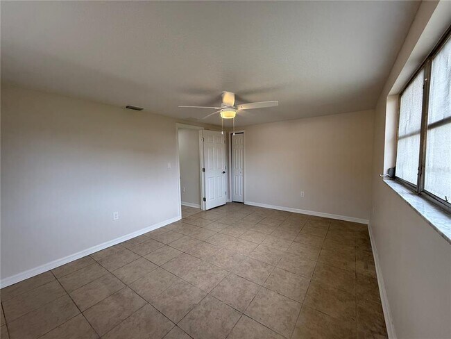 Building Photo - 5241 Sparrow Dr