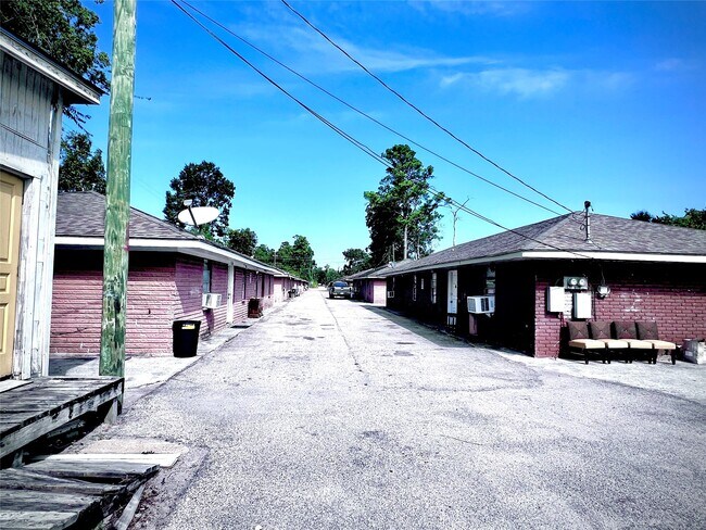 Building Photo - 1825 W Little York Rd