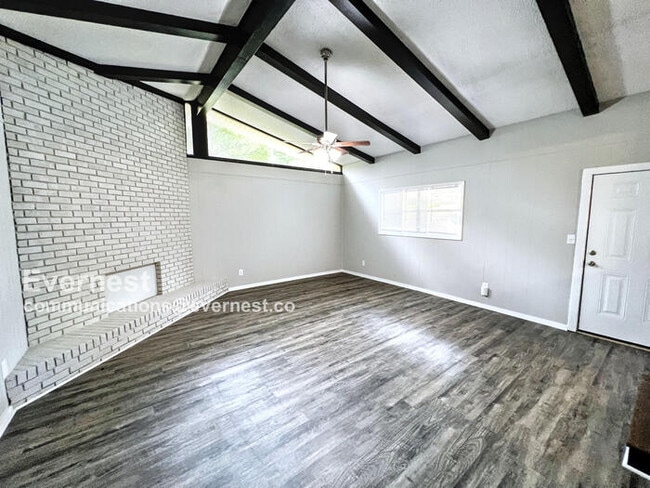 Building Photo - 1116 Lay Dr