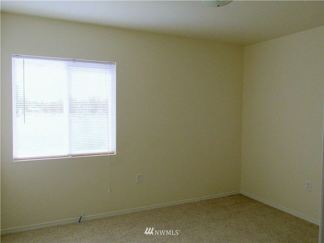 Building Photo - 2 Bed 2 Bath Home on Corner!