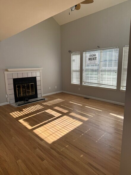Building Photo - 6741 S Ivy Way