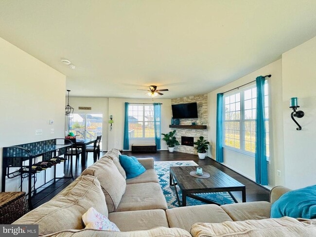 Building Photo - 73 Wellspring Dr