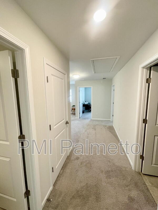 Building Photo - 633 Wooster Dr