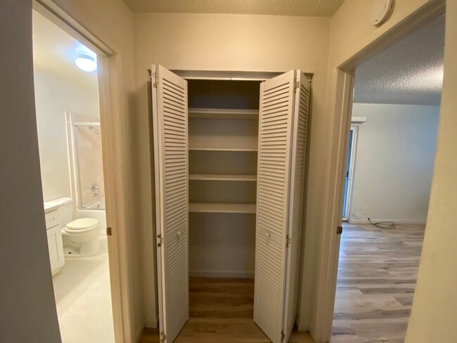 Building Photo - 341 Williams St