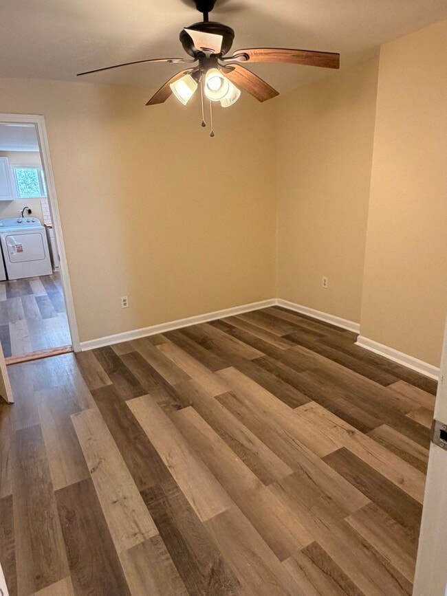 Building Photo - Newly Renovated 1BD/1BA with Washer/Dryer and shared backyard