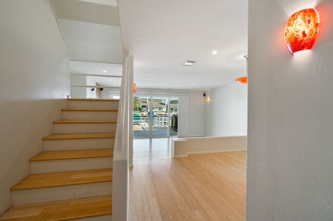 Building Photo - Stunning Waterfront Townhome in Huntington Beach!