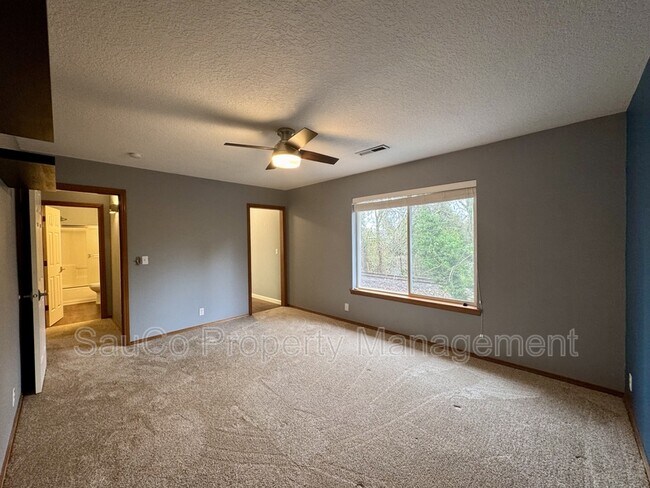 Building Photo - 741 SE Camellia Ct