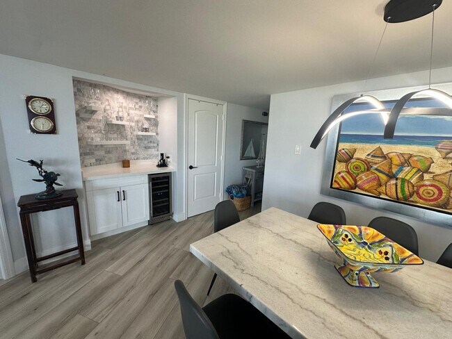 Building Photo - 5420 N Ocean Dr