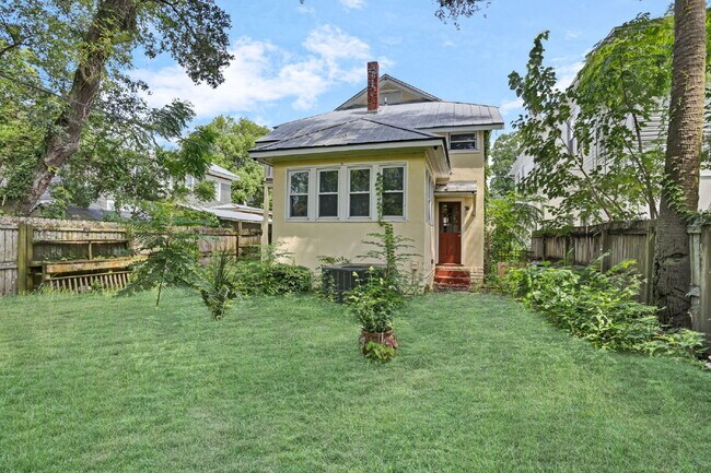 Building Photo - 4 bedroom 3 bath Springfield home