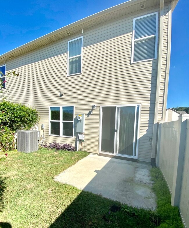 Building Photo - Town Home for Rent Minutes From Piney Gree...