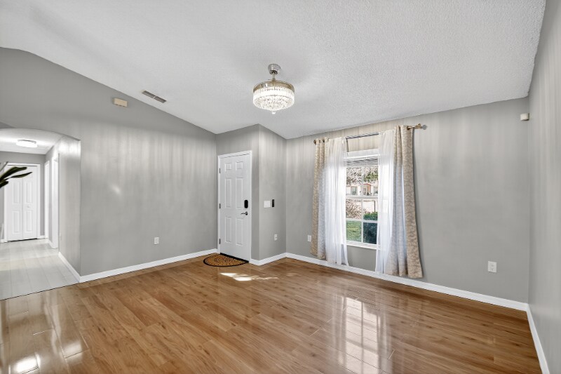 Building Photo - 4 Starling Dr