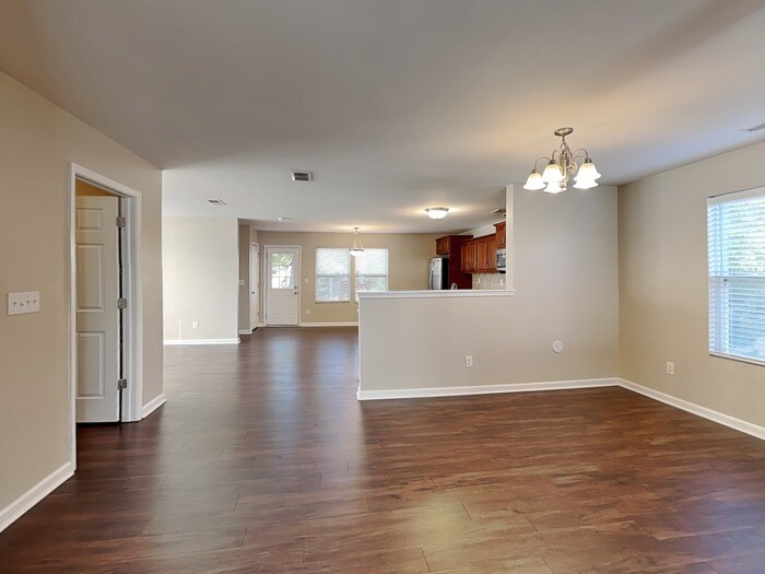 Building Photo - 142 W Cavendish Dr