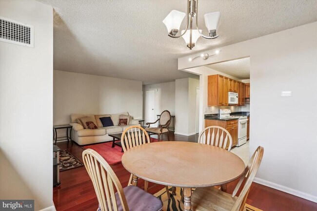 Building Photo - 7420 Westlake Terrace